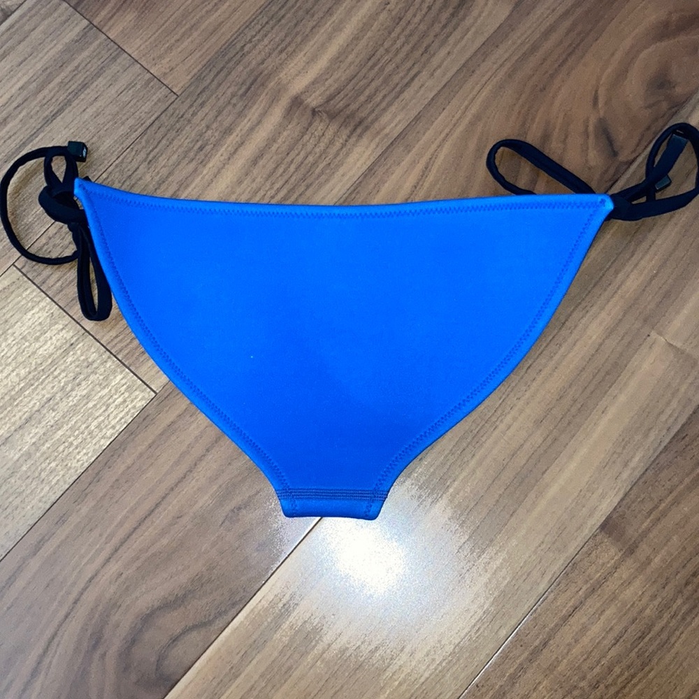 Triangle Bottoms Small - Picture 2 of 3